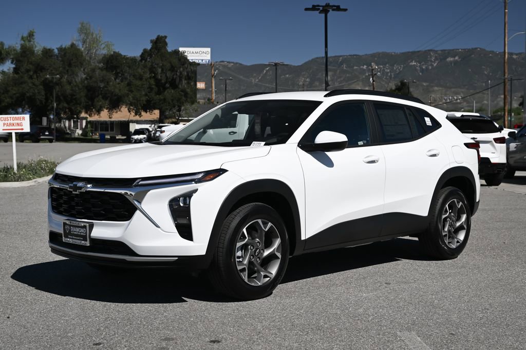 New 2026 Chevrolet Trax LT w/ LPO, Blackout Package FWD image 9