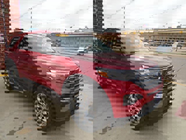 Used 2023 Ford Explorer XLT w/ Equipment Group 202A image 13