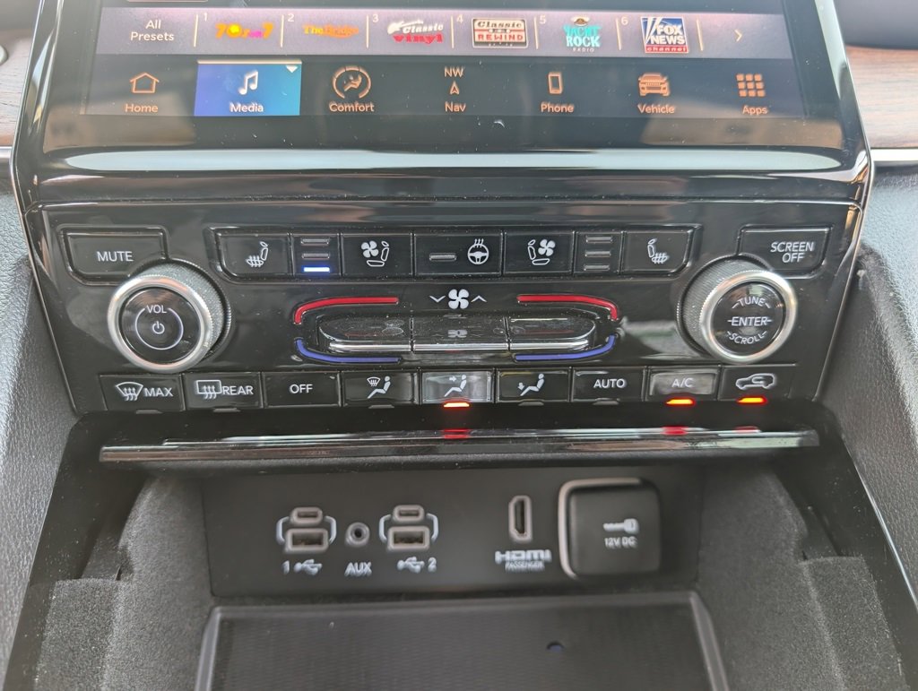 Used 2022 Jeep Grand Cherokee Summit w/ Luxury Tech Group V image 31