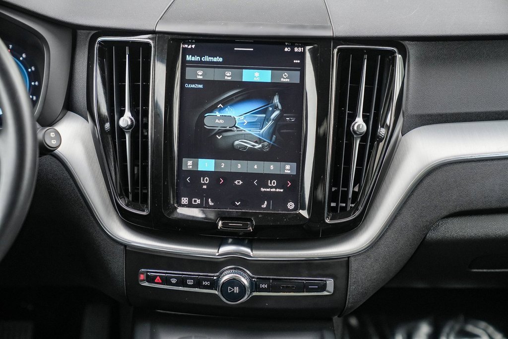 Used 2023 Volvo XC60 B5 Core image 13