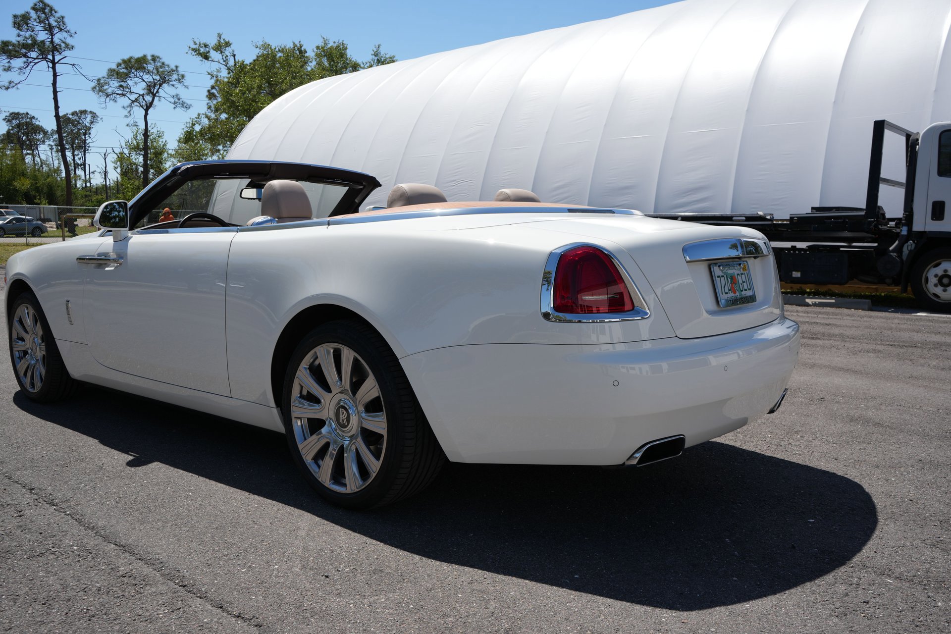 Used 2017 Rolls-Royce Dawn image 13