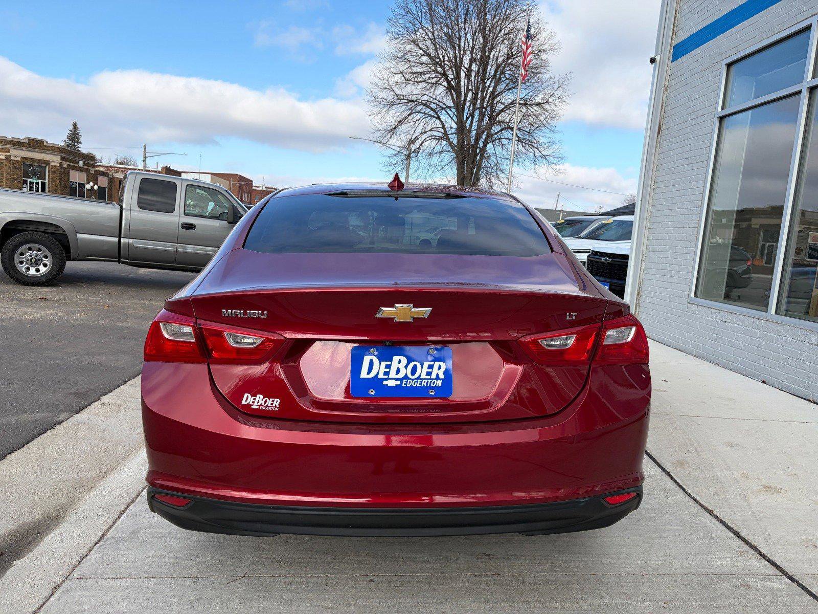 Used 2018 Chevrolet Malibu LT w/ Leather Package image 4