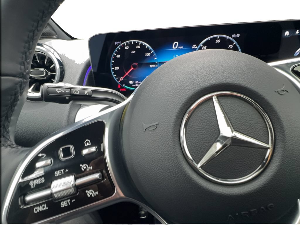 Used 2023 Mercedes-Benz EQB 300 4MATIC image 40
