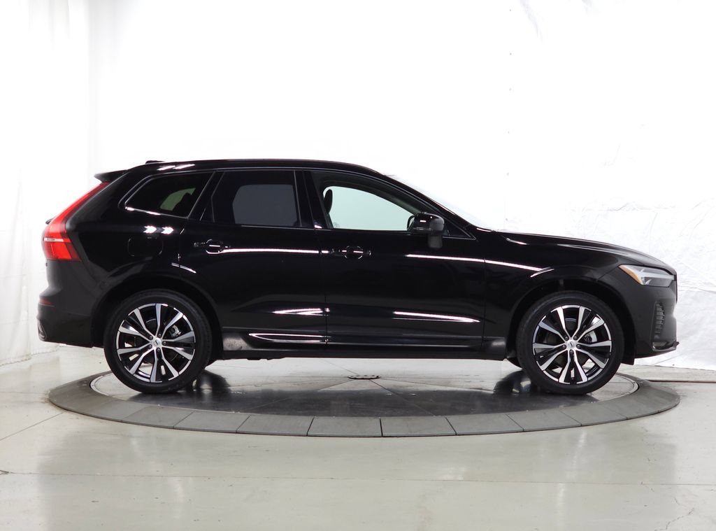 Certified 2025 Volvo XC60 B5 Plus AWD/4WD image 11