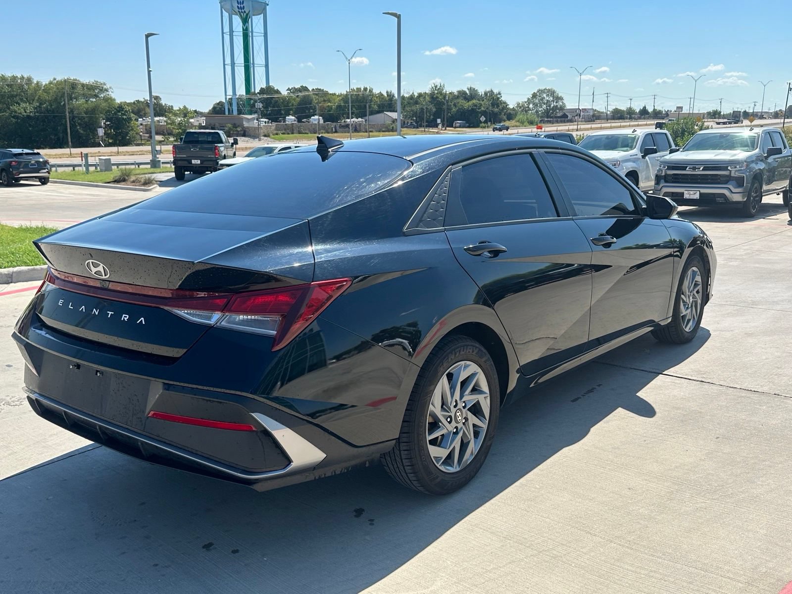 Used 2024 Hyundai Elantra SEL FWD image 5