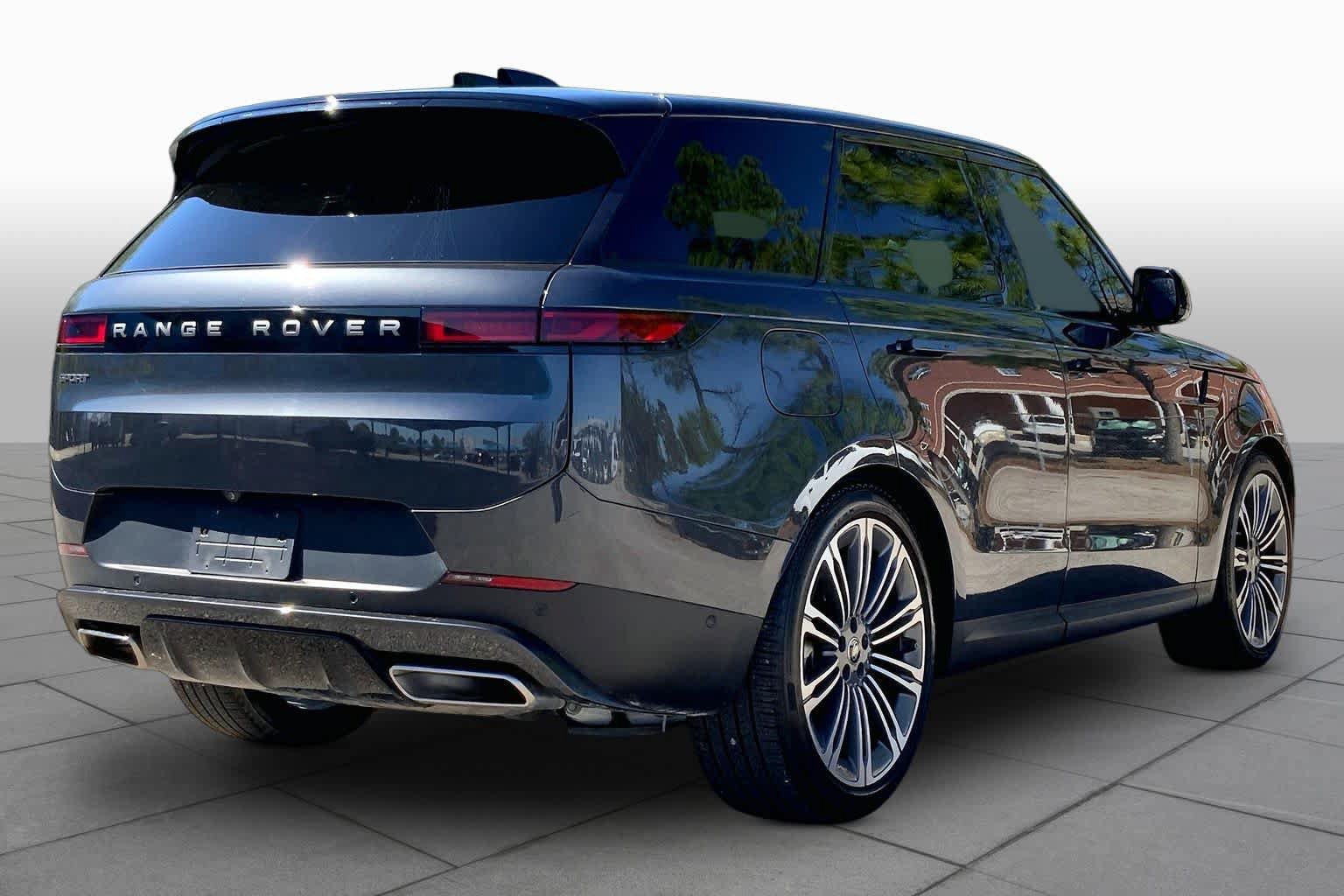 Used 2025 Land Rover Range Rover Sport SE AWD/4WD image 13