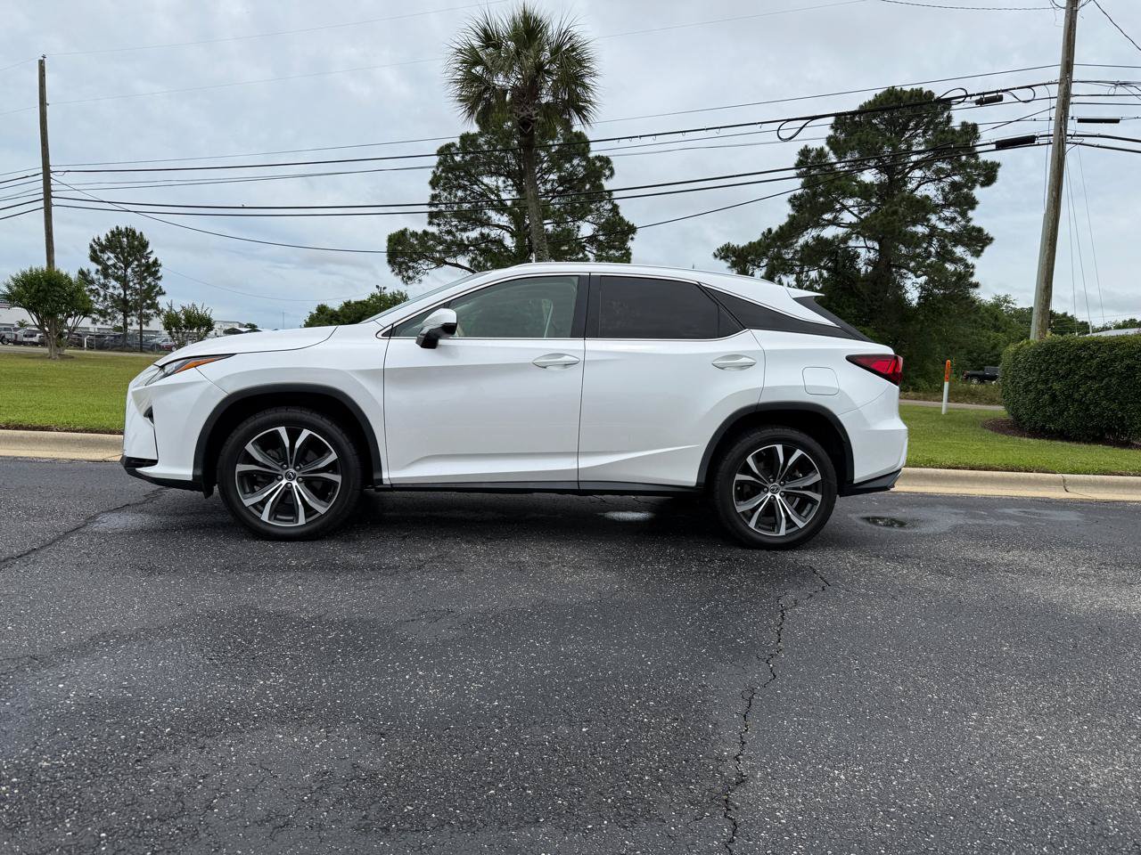 Used 2019 Lexus RX 350 FWD w/ Navigation Package image 2