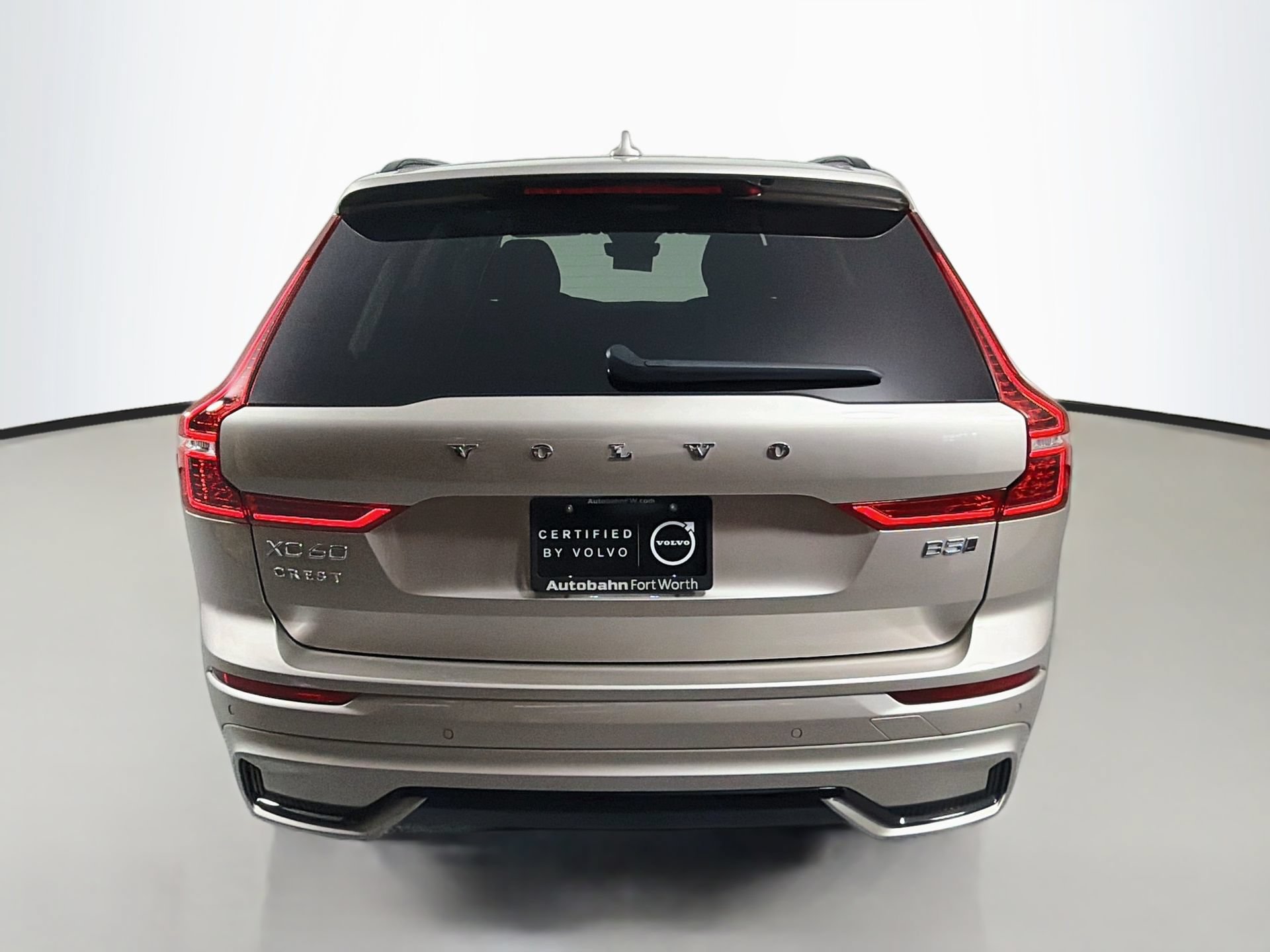 Certified 2024 Volvo XC60 B5 Plus AWD/4WD image 7