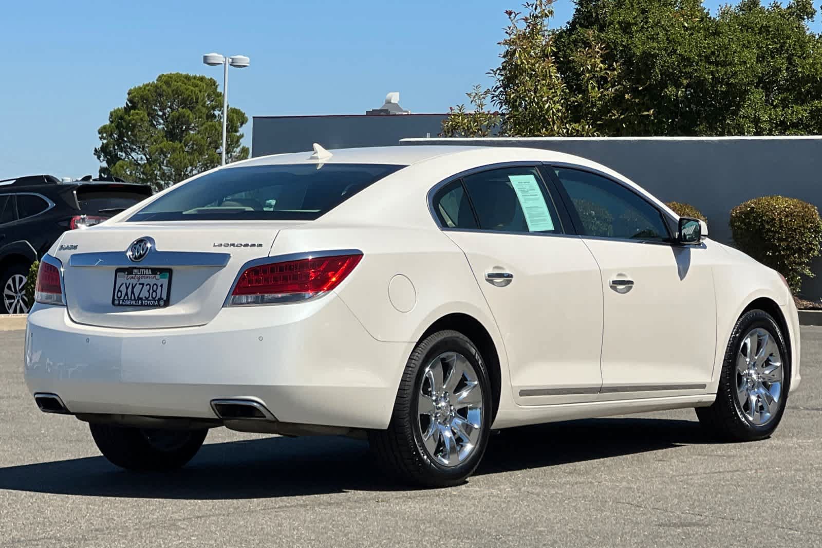Used 2013 Buick LaCrosse Leather w/ Entertainment Package FWD image 2