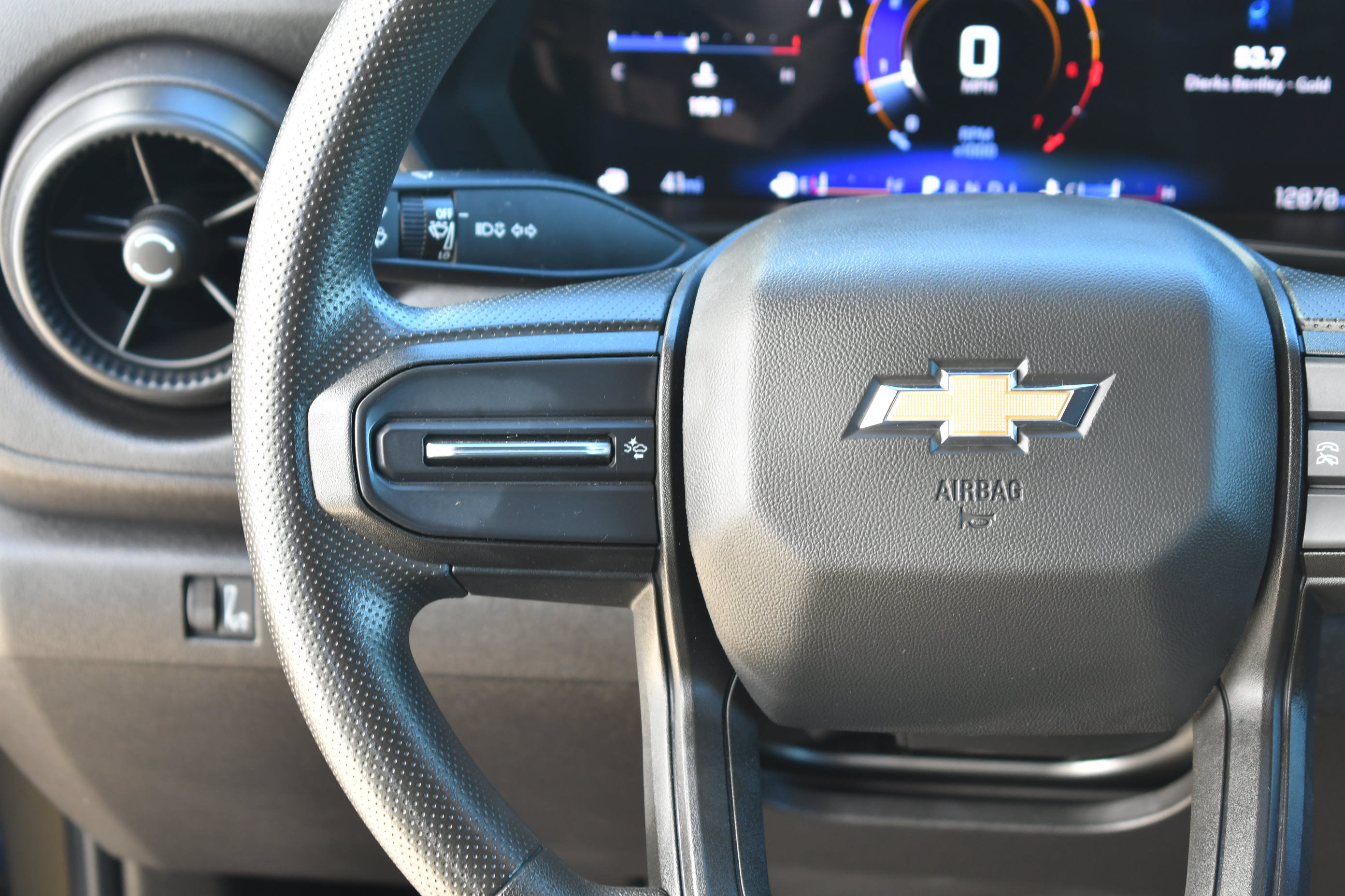 Used 2024 Chevrolet Colorado W/T RWD image 17