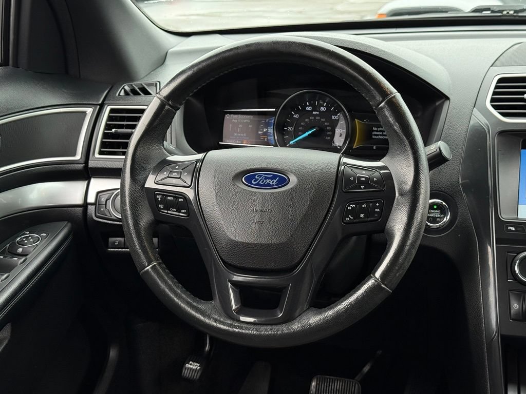 Used 2017 Ford Explorer XLT w/ Equipment Group 202A AWD/4WD image 5