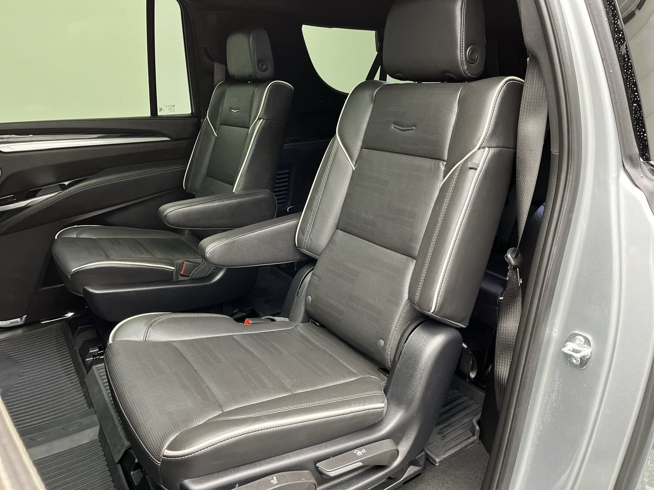 Certified 2025 Cadillac Escalade ESV Sport w/ Touring Package AWD/4WD image 15