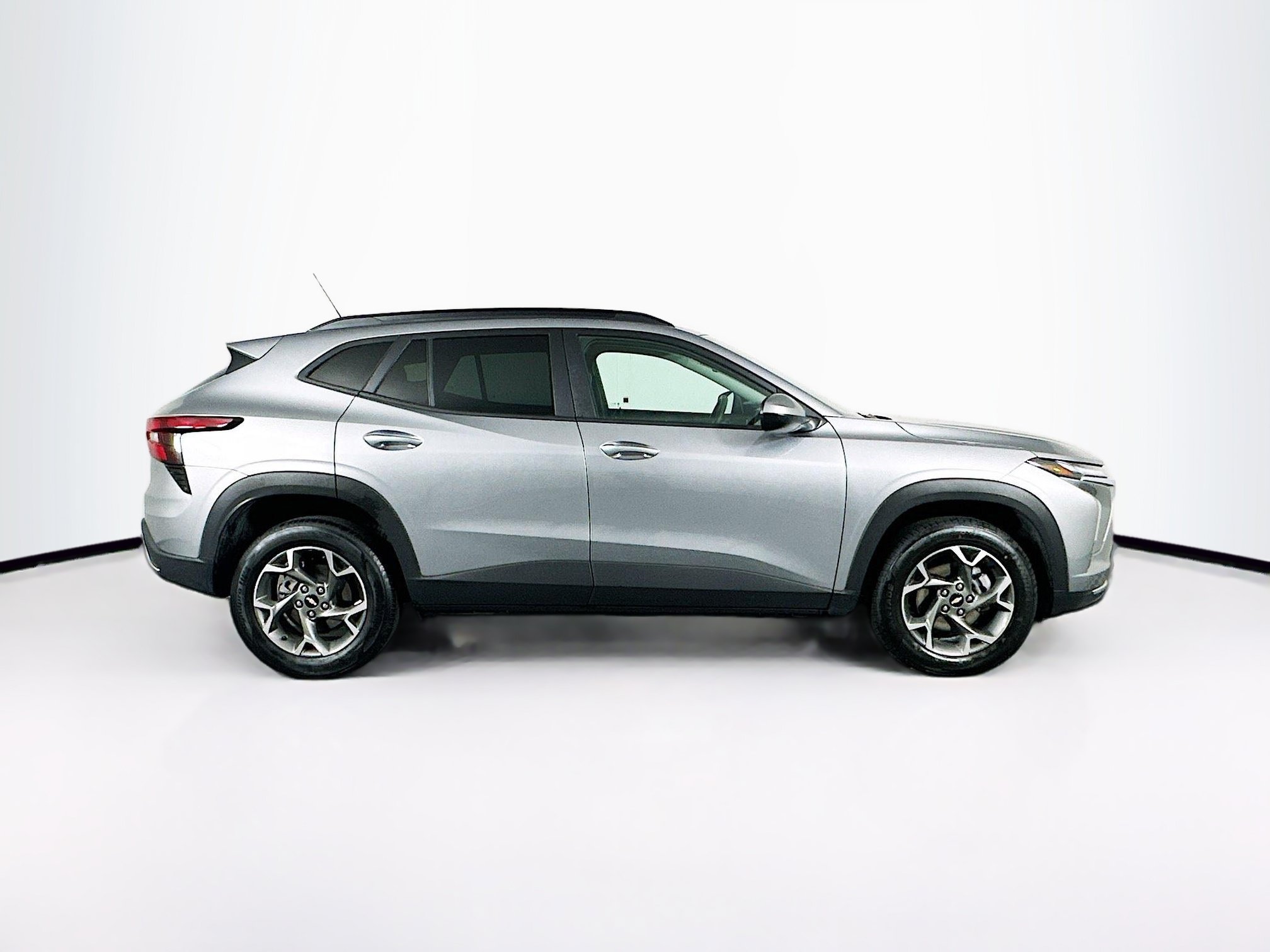 Used 2025 Chevrolet Trax LT FWD image 10