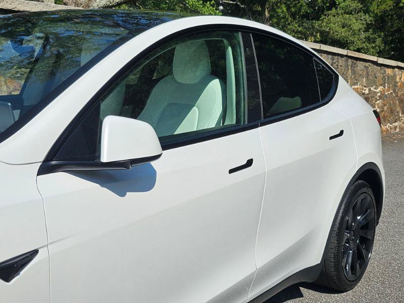 Used 2022 Tesla Model Y Long Range AWD/4WD image 23