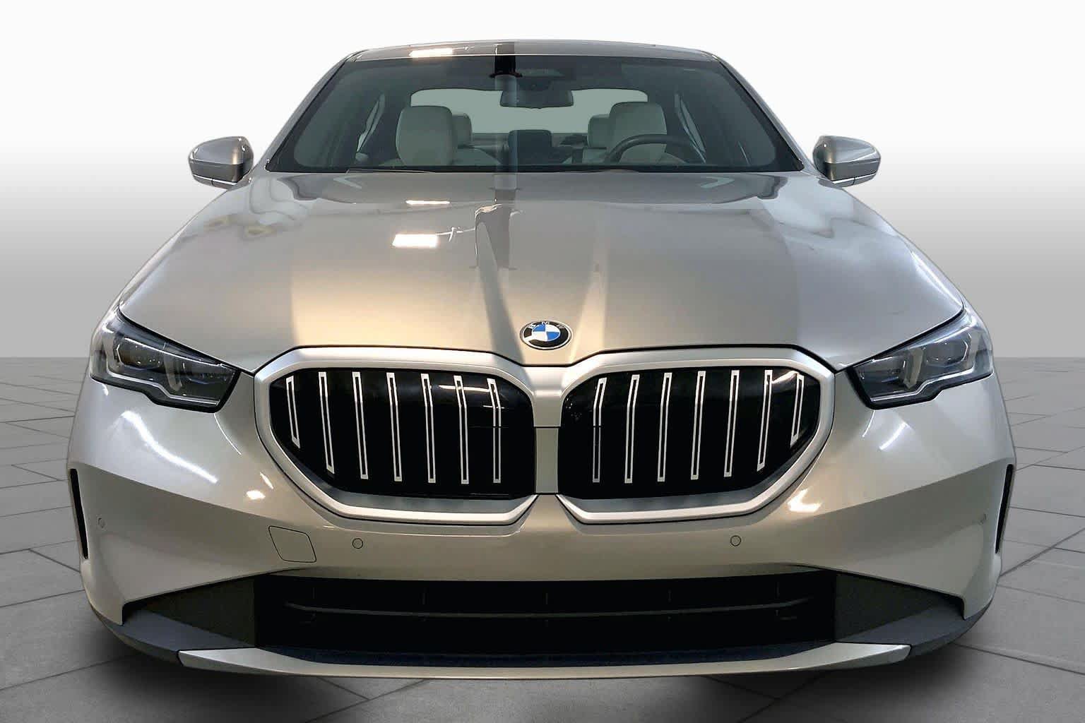 Certified 2024 BMW 530i xDrive w/ Premium Package AWD/4WD image 3