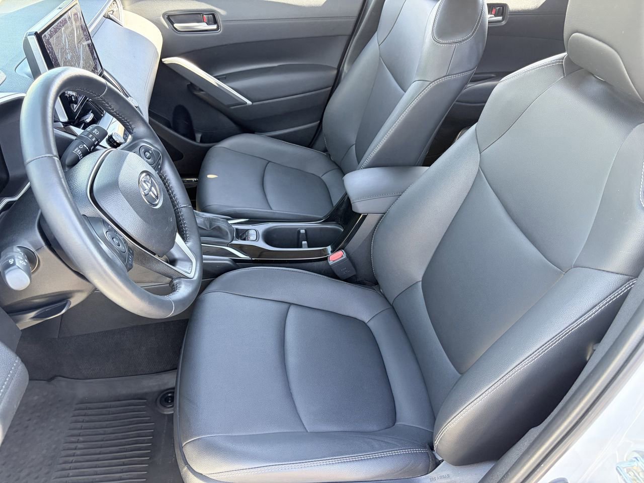 Used 2024 Toyota Corolla Cross XLE w/ Convenience Package image 19