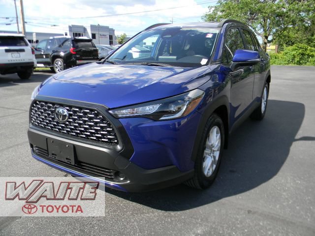 Used 2024 Toyota Corolla Cross LE w/ Moonroof Package AWD/4WD image 5
