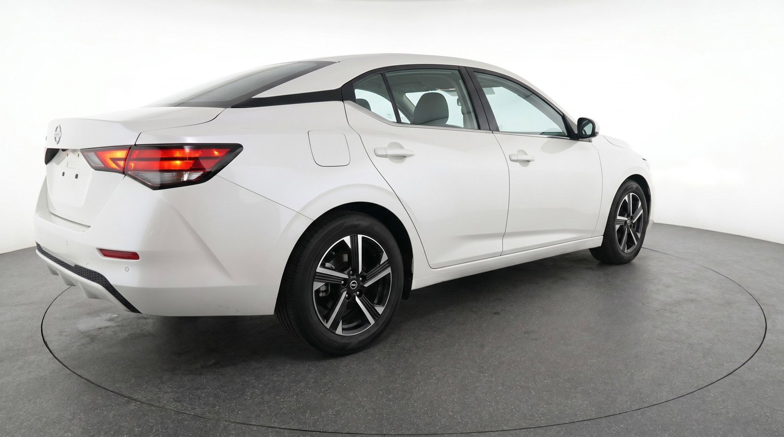 Used 2025 Nissan Sentra SV FWD image 9