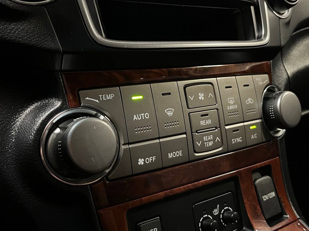 Used 2013 Toyota Highlander Limited AWD/4WD image 11
