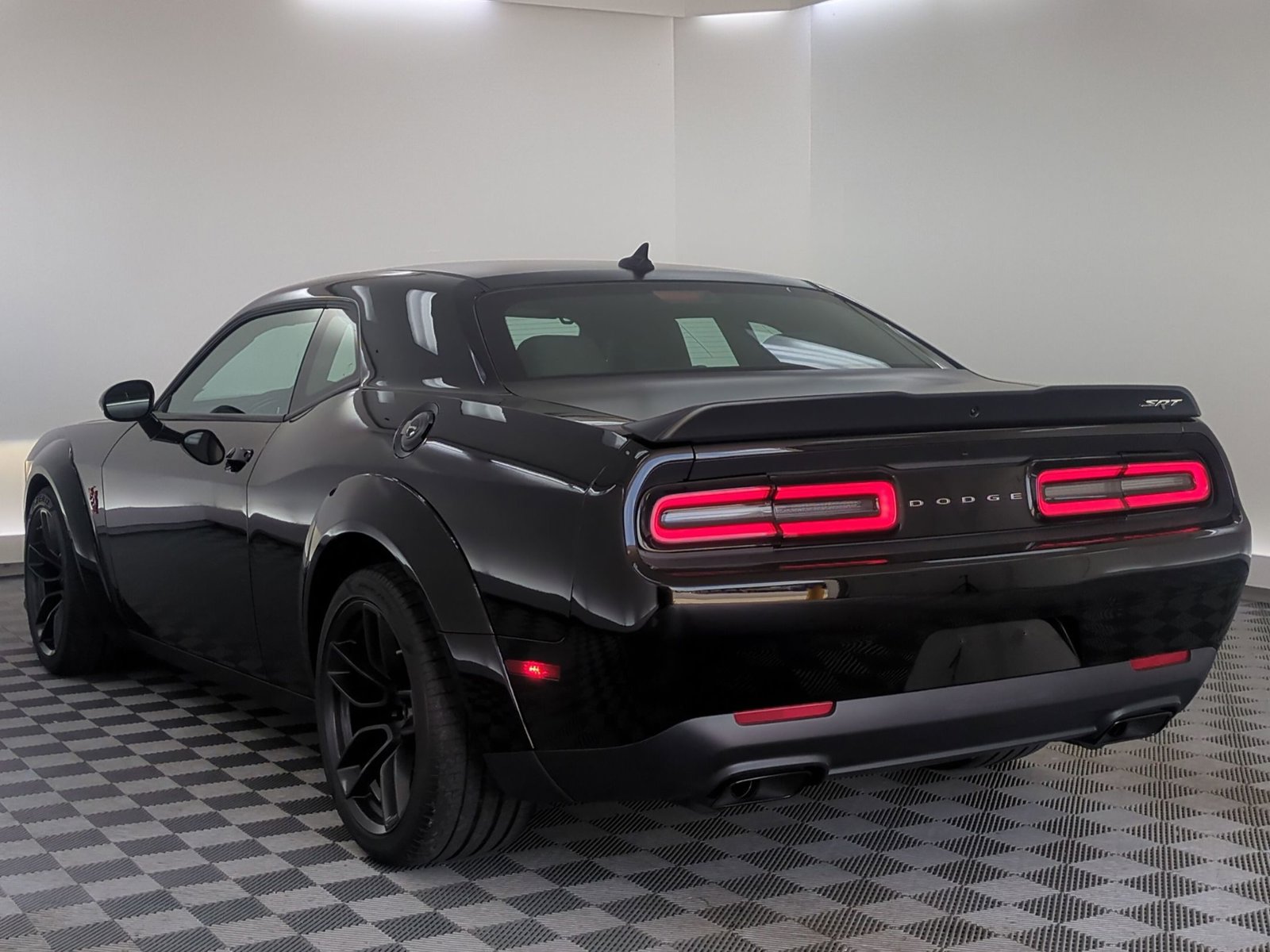 Used 2018 Dodge Challenger SRT Demon RWD video 3