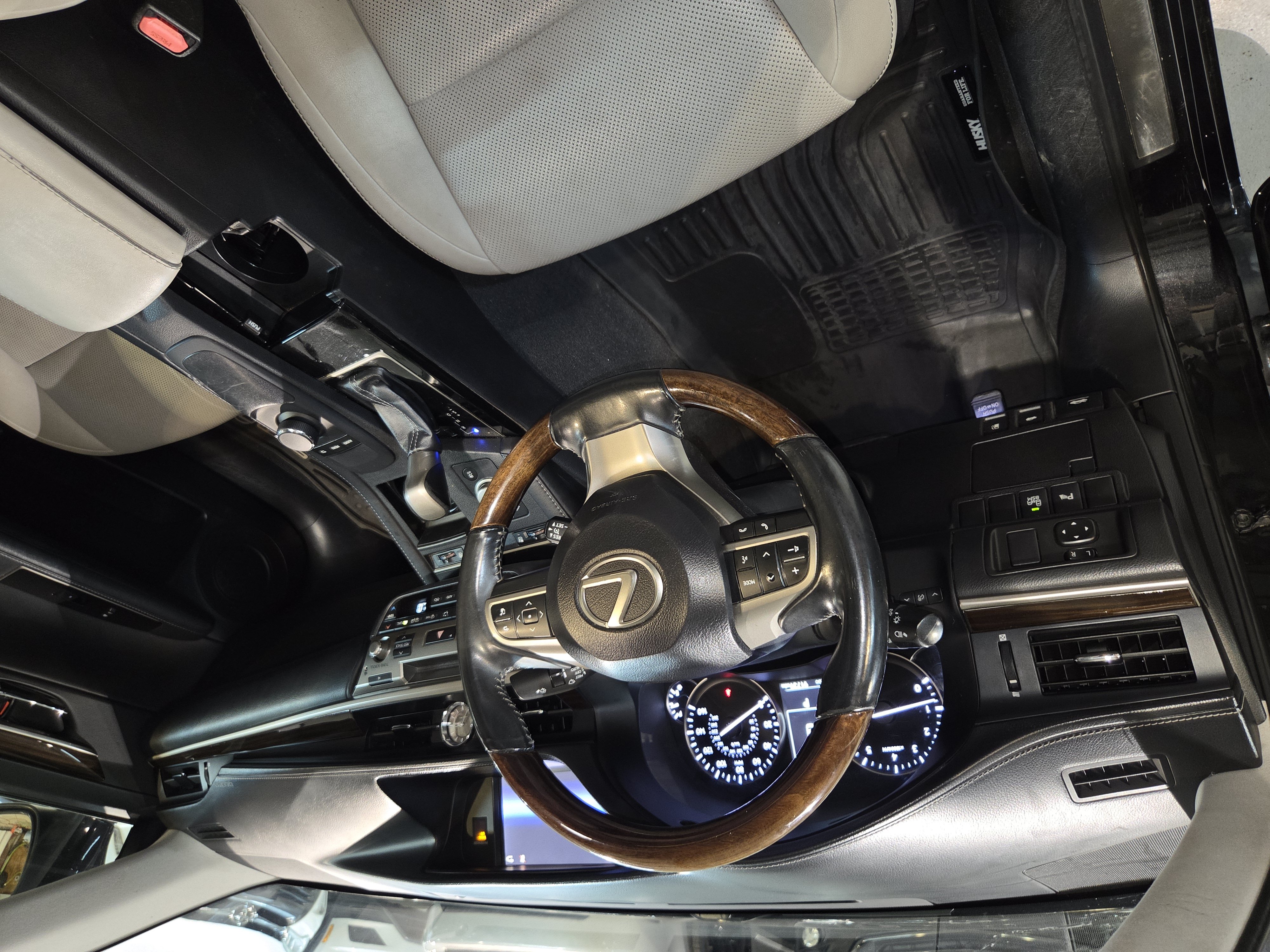 Used 2016 Lexus ES 350 w/ Premium Package w/Wood Trim FWD image 15