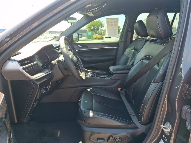 Used 2025 Jeep Grand Cherokee Limited AWD/4WD image 13