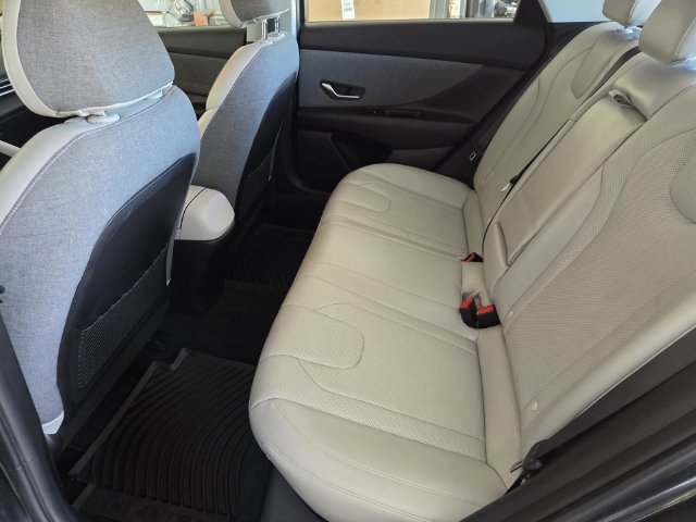 Used 2022 Hyundai Elantra Limited FWD image 28