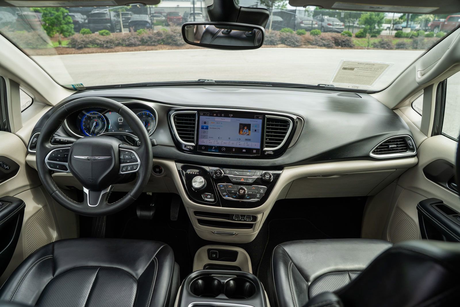Used 2023 Chrysler Pacifica Touring-L FWD image 31