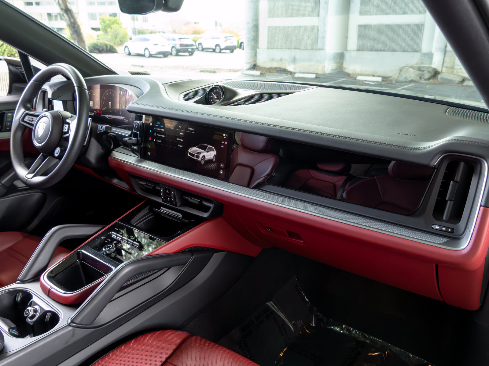 Certified 2025 Porsche Cayenne E-Hybrid Coupe w/ Premium Package Plus AWD/4WD image 54