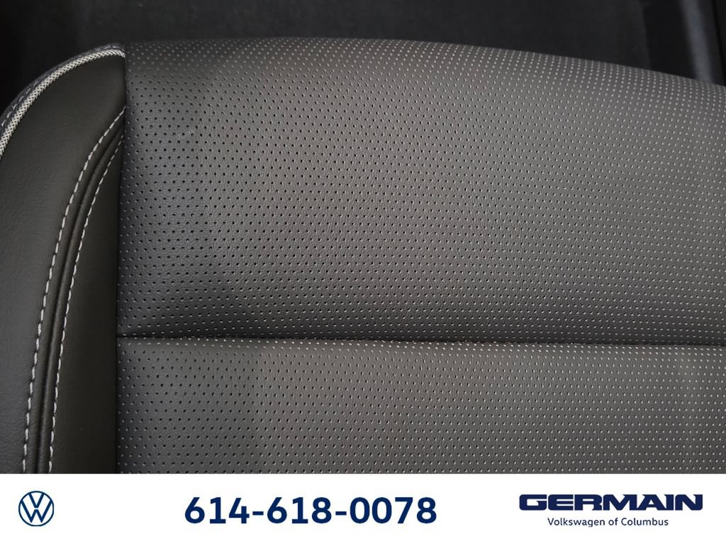 Used 2025 Buick Envision Avenir AWD/4WD image 30