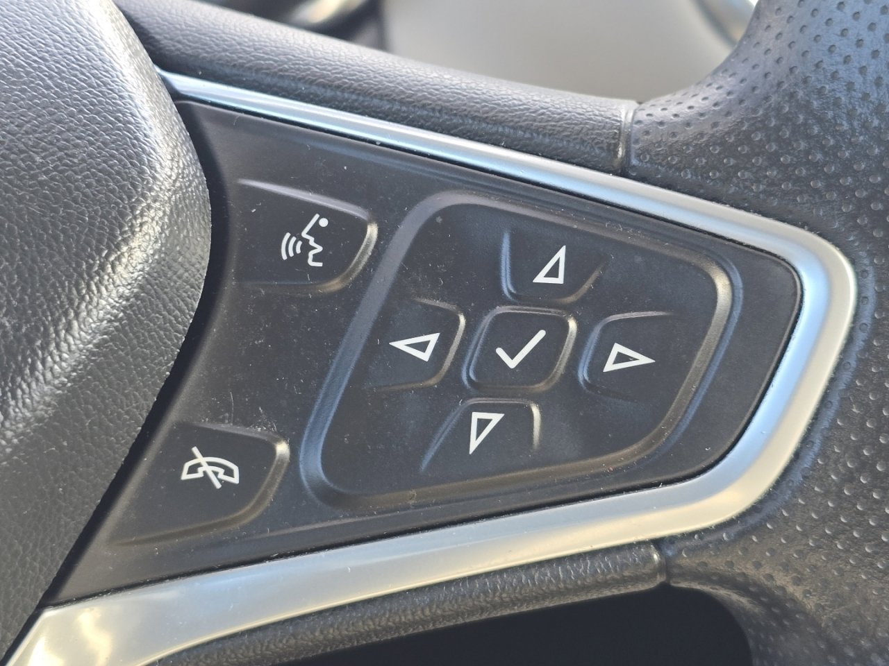 Used 2022 Chevrolet Equinox LS w/ LPO, Floor Liner Package image 29