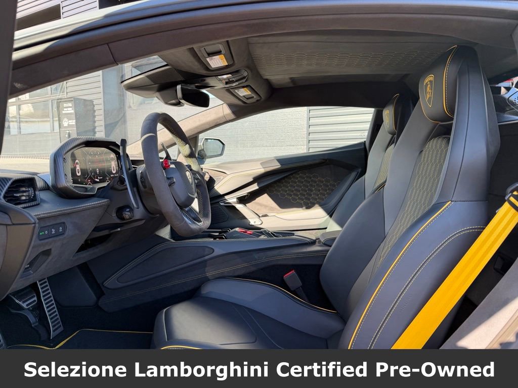 Used 2025 Lamborghini Revuelto image 22