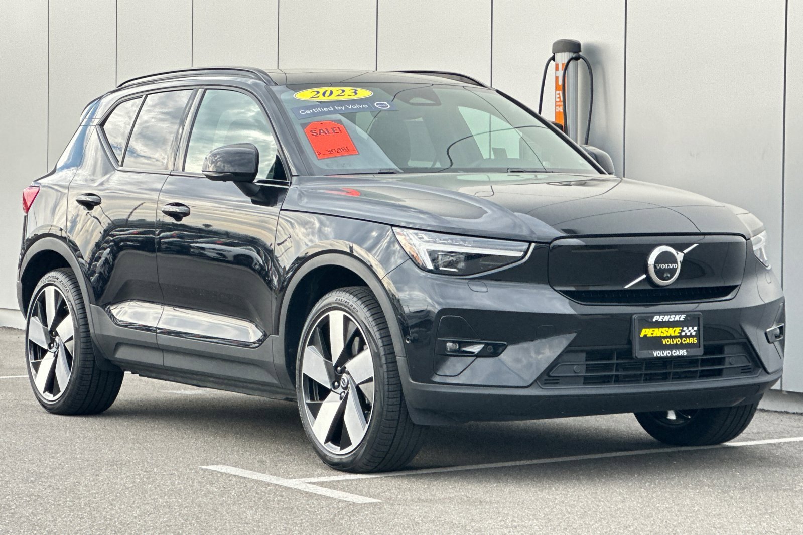 Used 2023 Volvo XC40 Recharge Ultimate w/ Protection Package Premier image 7