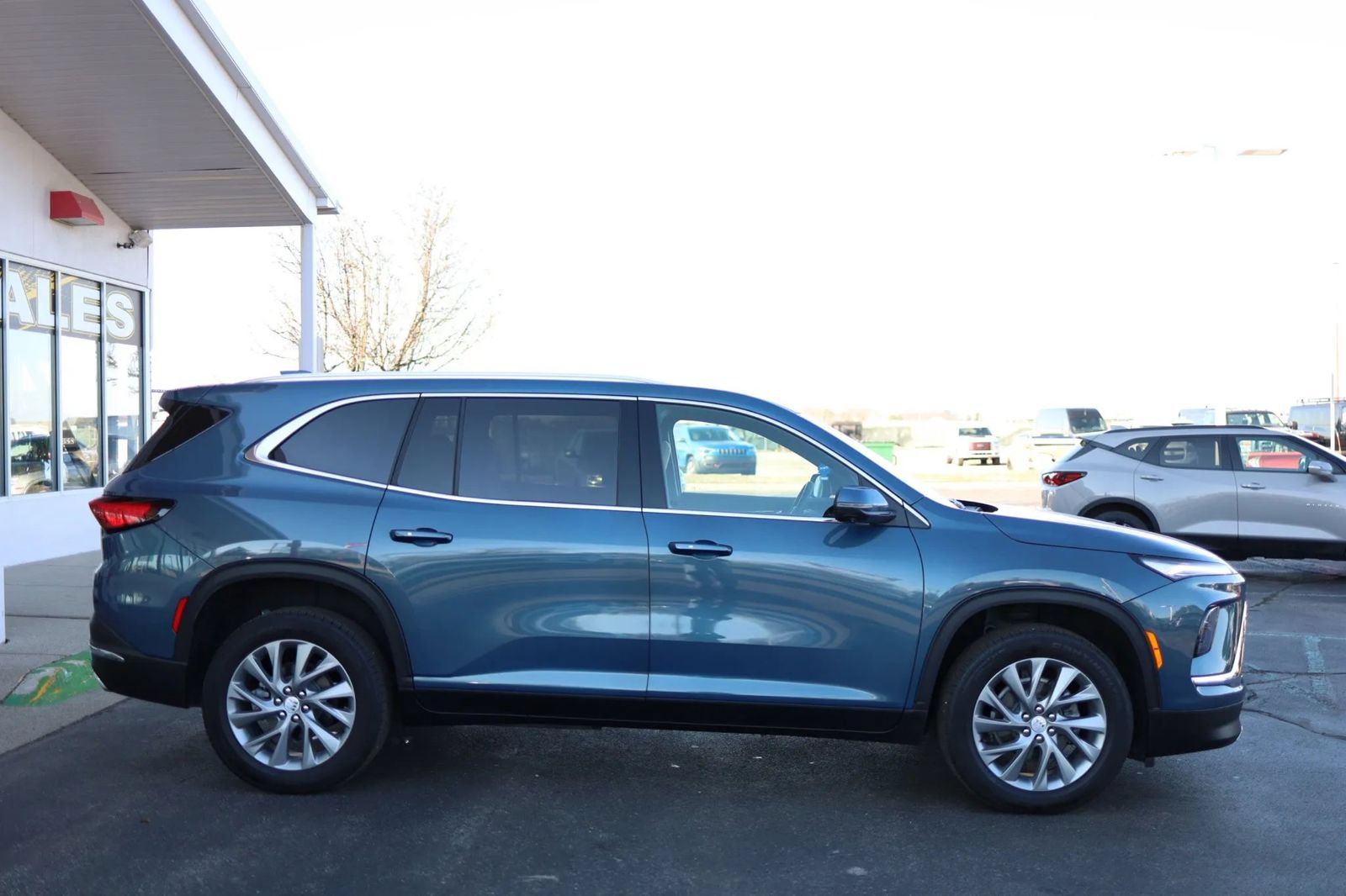 Used 2025 Buick Enclave Preferred w/ Power Package AWD/4WD image 4