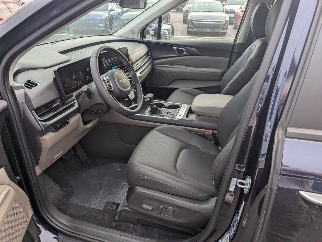 New 2026 Kia Carnival FWD image 13