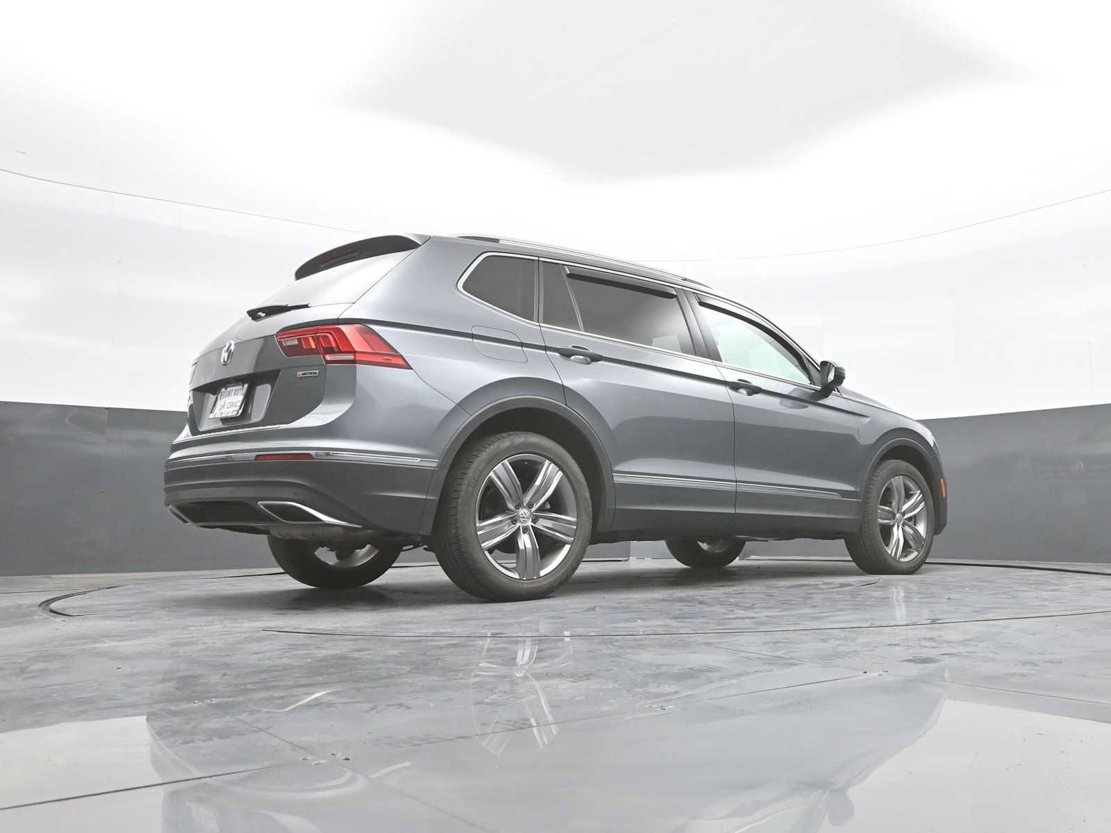 Used 2021 Volkswagen Tiguan SEL AWD/4WD image 43