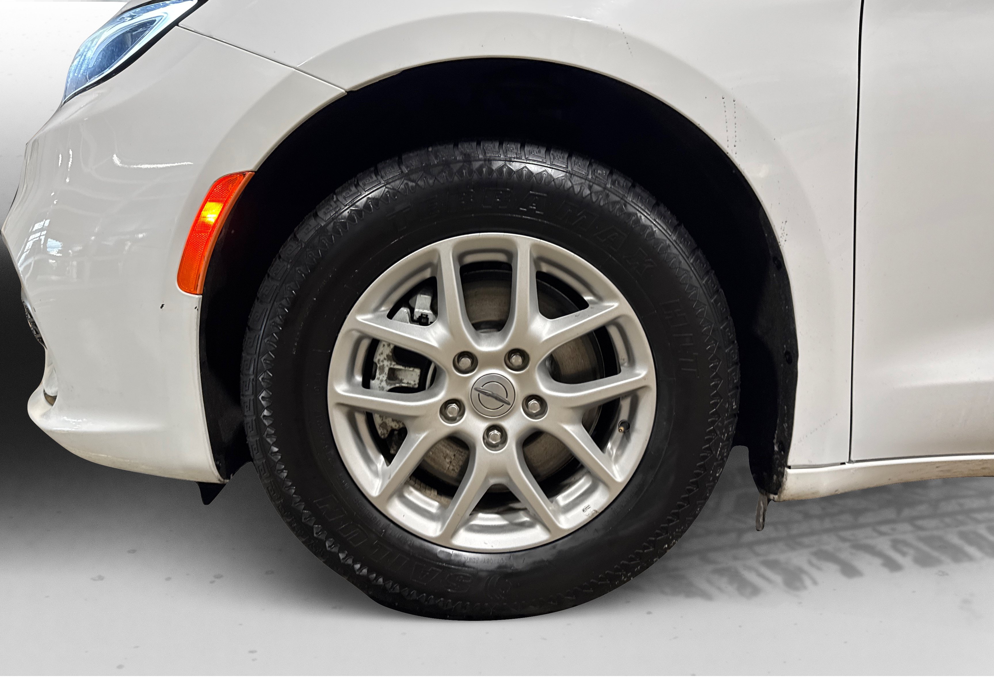 Used 2024 Chrysler Pacifica Touring-L FWD image 50
