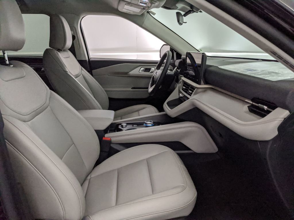 New 2025 Ford Explorer Active w/ Active Comfort Package image 27