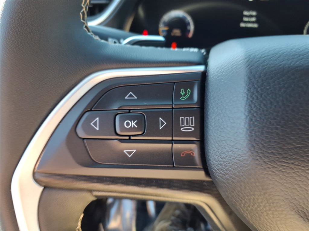 Used 2024 Jeep Grand Cherokee Altitude image 17