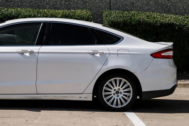Used 2016 Ford Fusion SE w/ Equipment Group 502A image 17