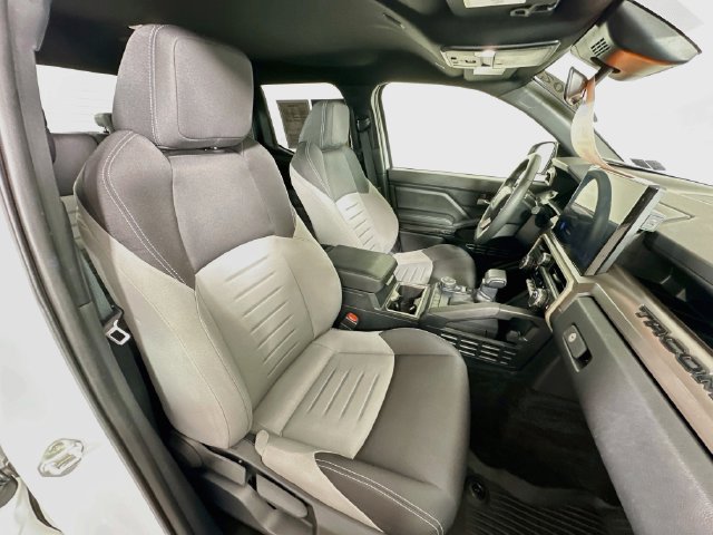Used 2024 Toyota Tacoma TRD Sport AWD/4WD image 35