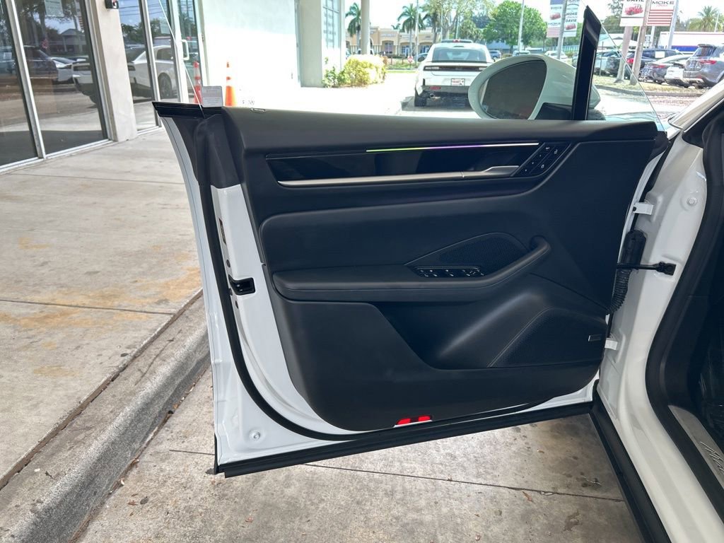 Used 2025 Porsche Macan Electric image 37