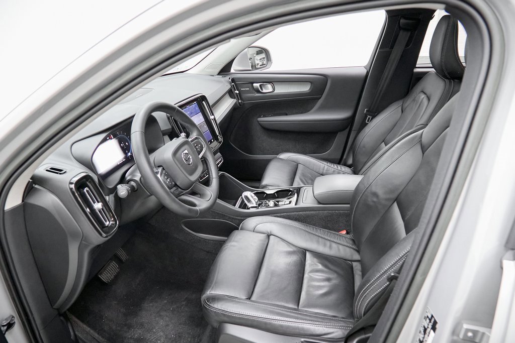 Used 2023 Volvo XC40 B5 Ultimate w/ Protection Package Premier image 18
