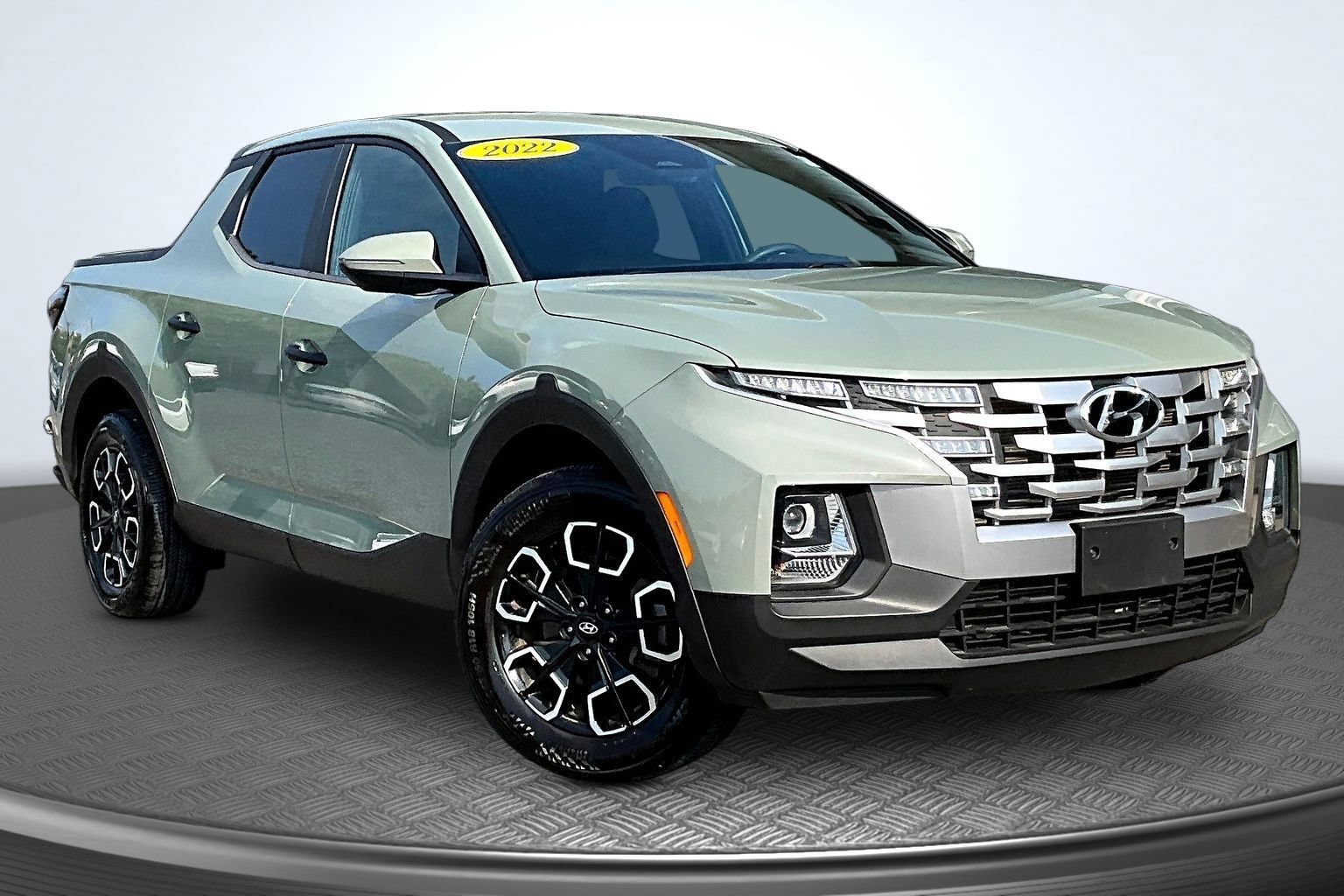 Used 2022 Hyundai Santa Cruz SEL FWD image 2