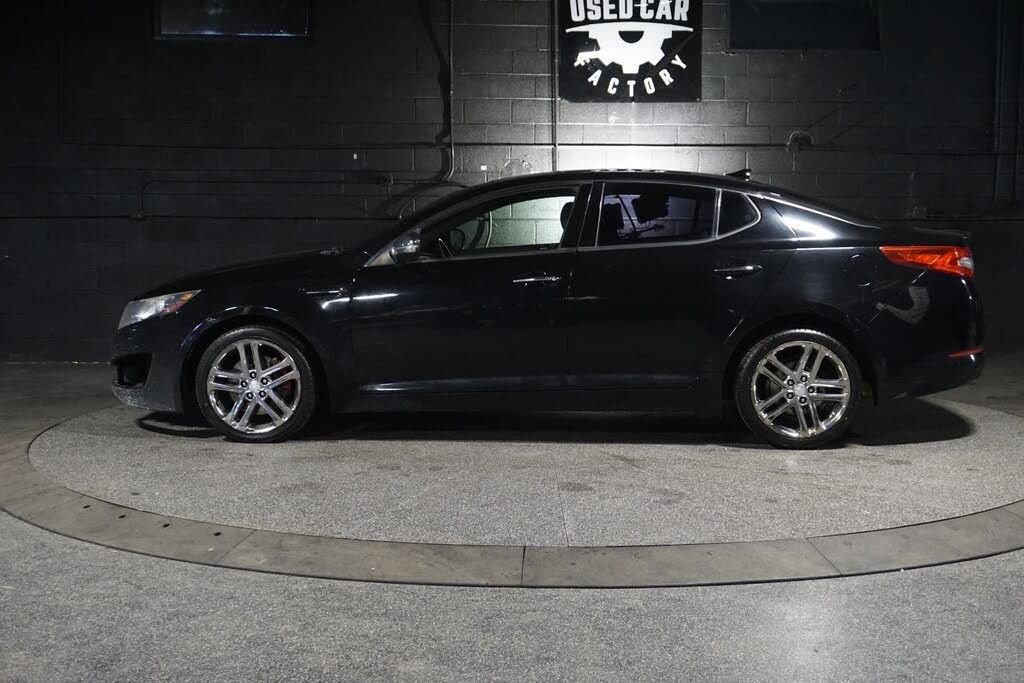 Used 2013 Kia Optima SX w/ Chrome Limited Pkg image 2