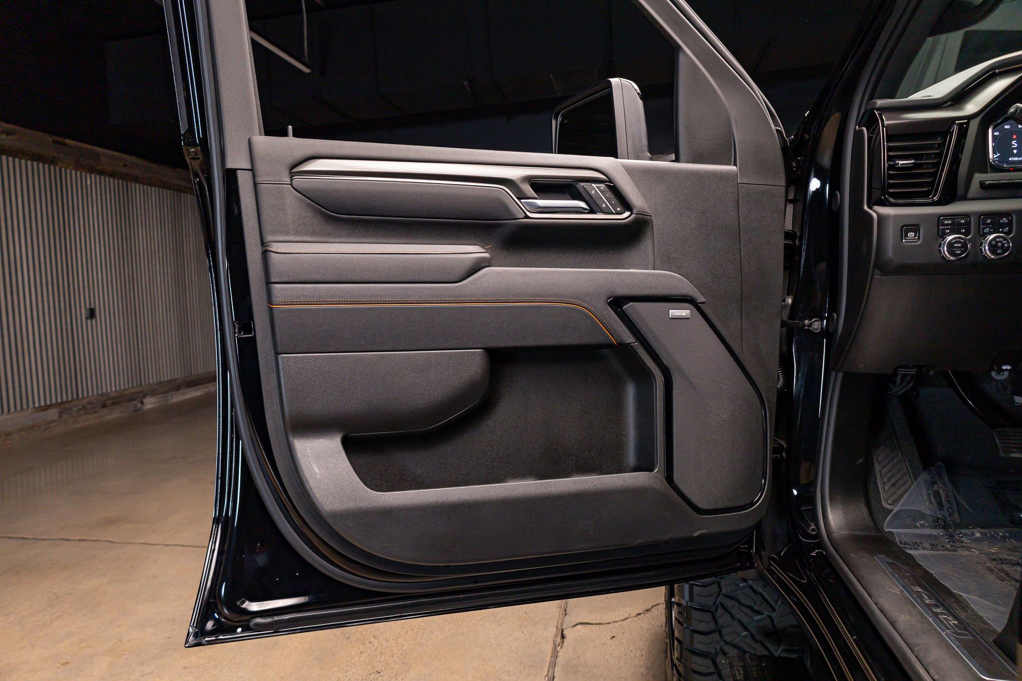 Used 2025 GMC Sierra 2500 AT4 w/ AT4 Premium Plus Package image 28