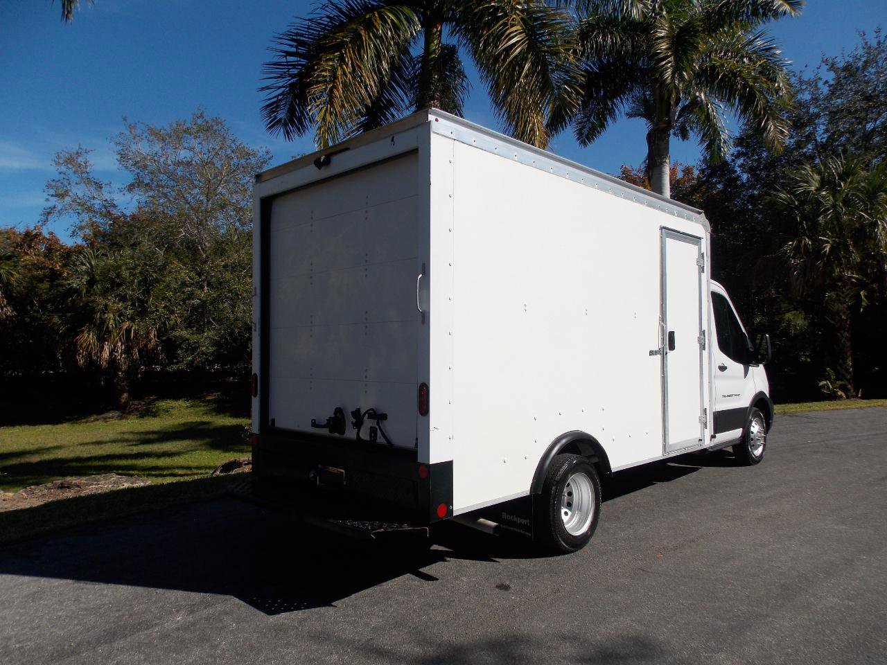 Used 2022 Ford Transit 350 DRW RWD image 9