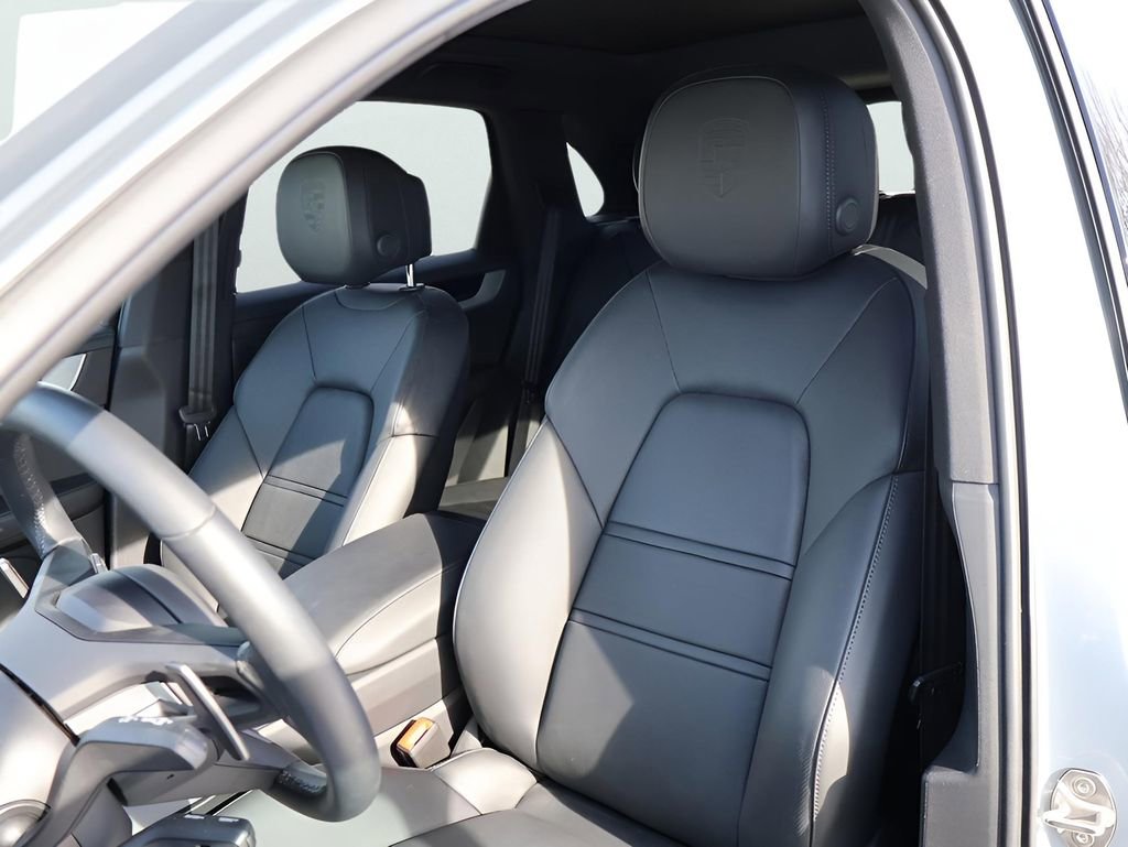 Certified 2026 Porsche Cayenne S AWD/4WD image 5