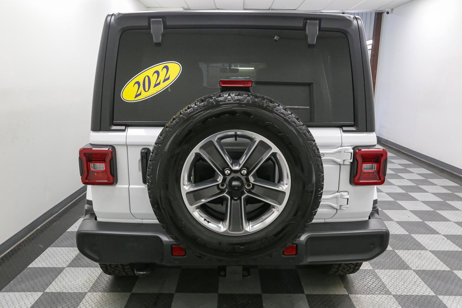 Used 2022 Jeep Wrangler Unlimited Sahara w/ LED Lighting Group AWD/4WD image 12