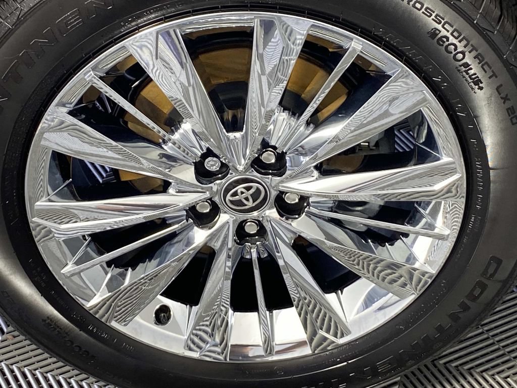 Used 2025 Toyota Grand Highlander AWD image 31